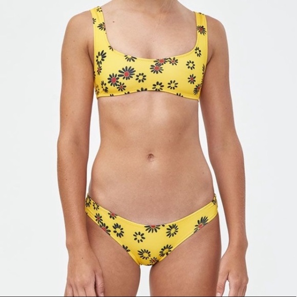 Solid and striped bikini top size large - Picture 2 of 4